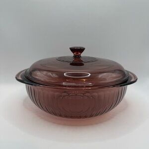 Pyrex Amethyst Purple Cranberry Ribbed Lidded Casserole Dish 2qt / 2L